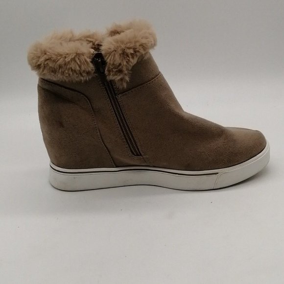 Maurices Womens Taryn Ankle Bootie Tan Wedge Heel Side Zip Faux Fur Trim Sz 8 M - Picture 2 of 9